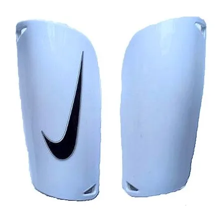 Футбольні щитки Nike