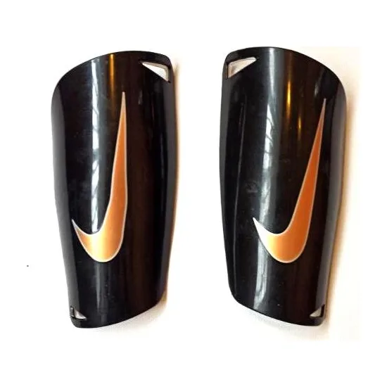 Футбольні щитки Nike