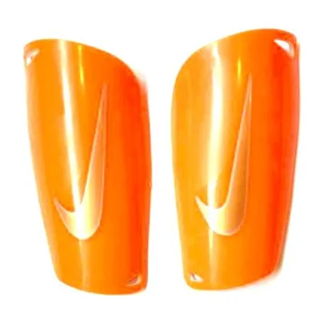 Футбольні щитки Nike